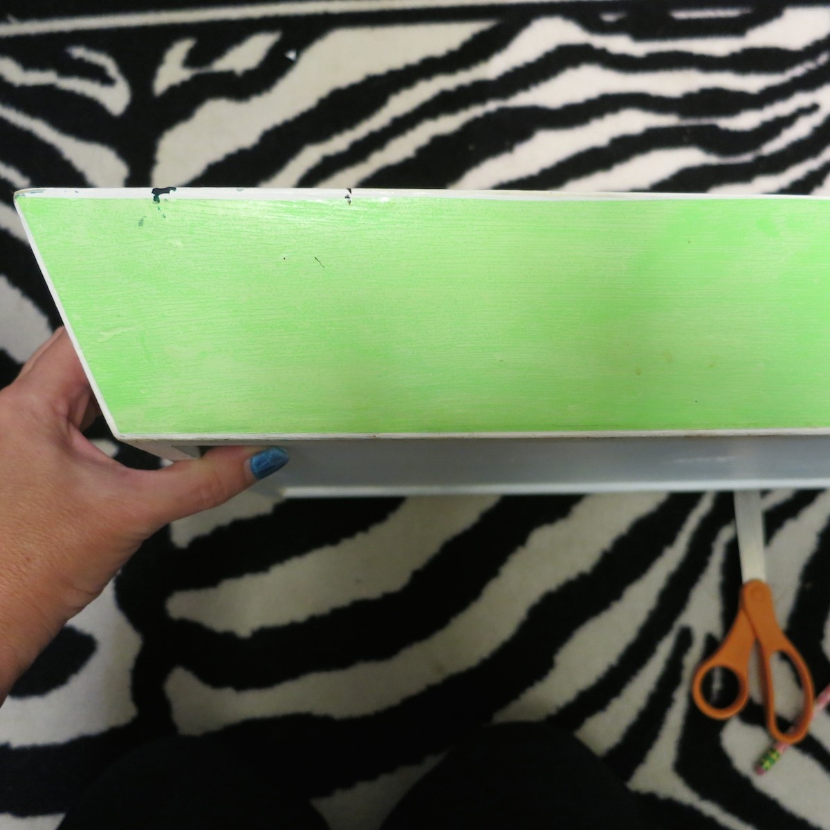 add vinyl to candy tray