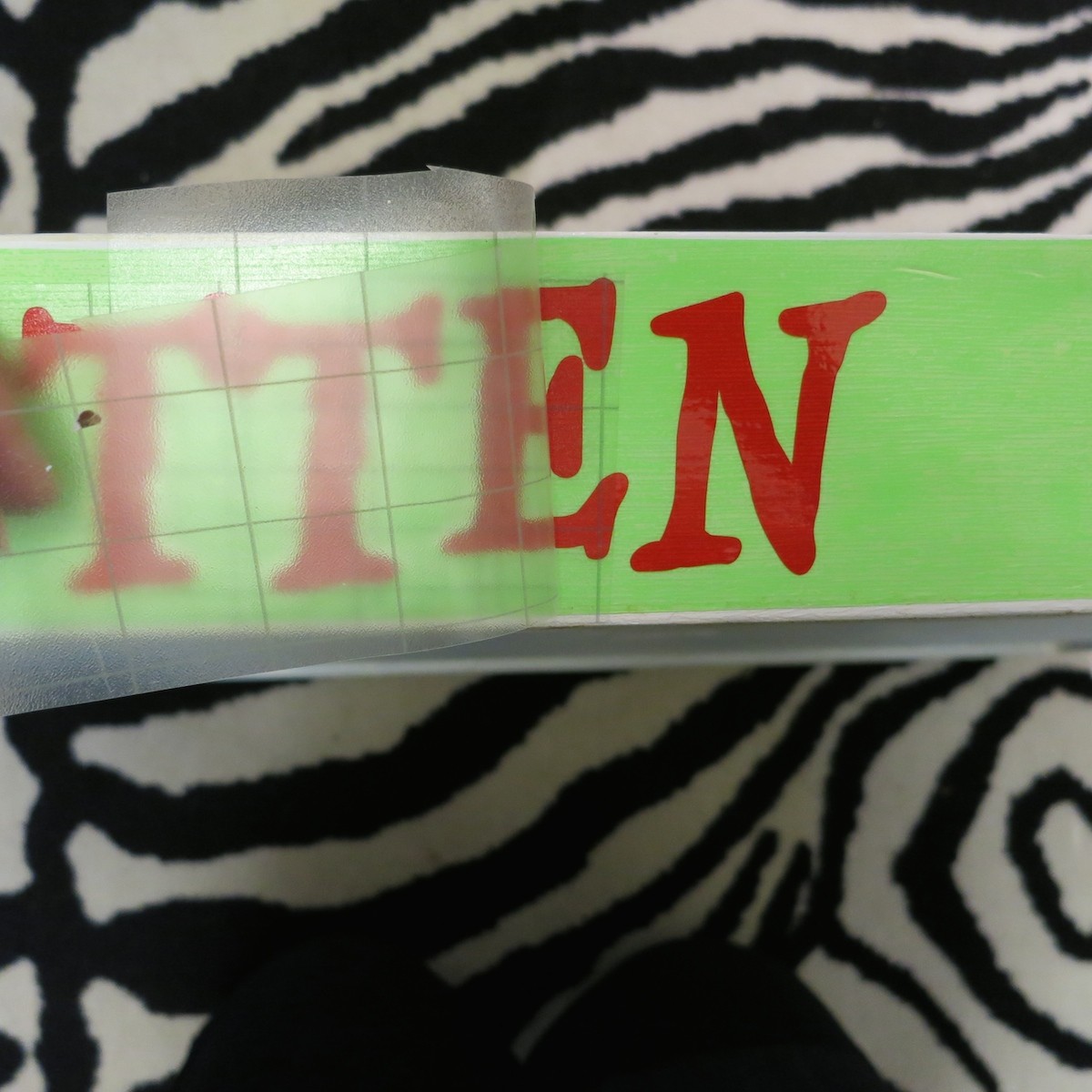 transfer vinyl to candy tray