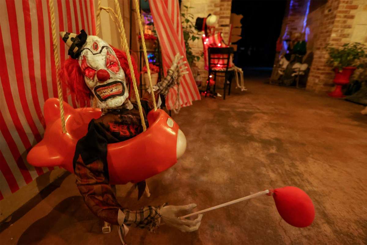 zombie clown Carnevil decor Halloween