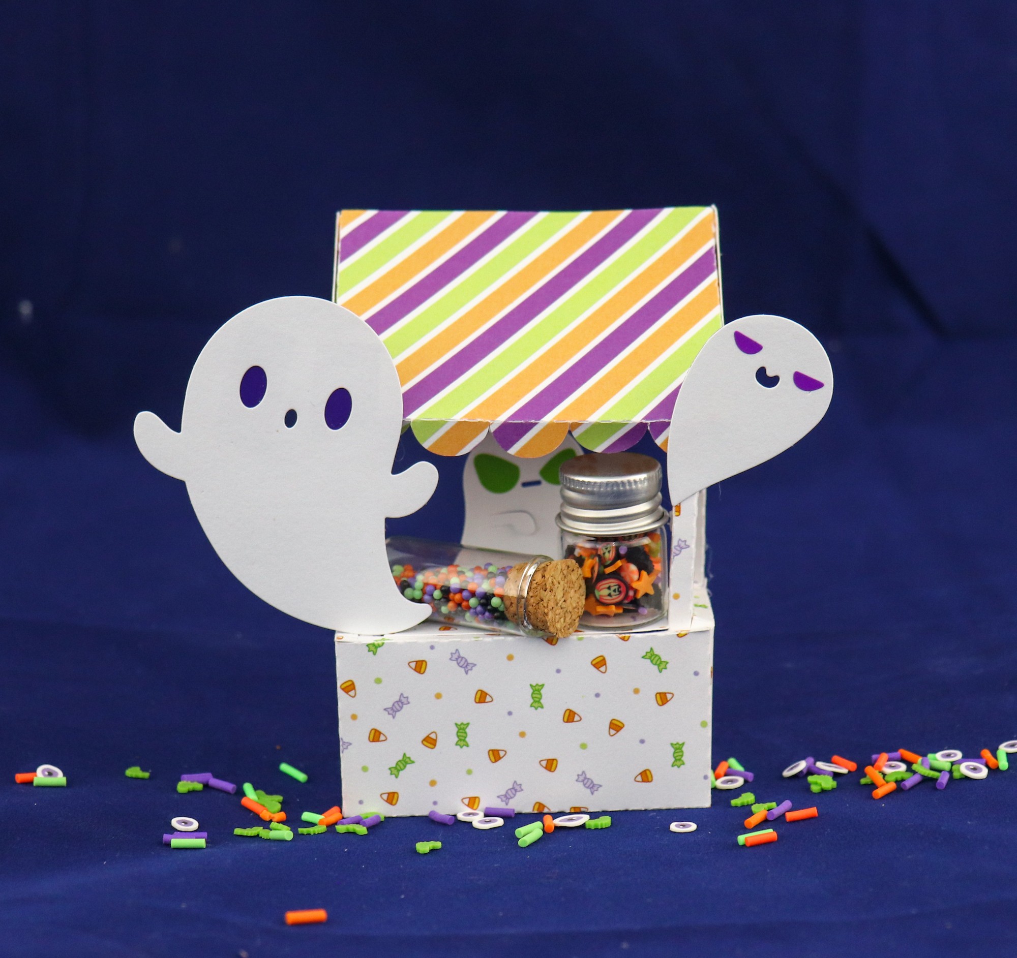 Ghost Booth Vignette DIY for Halloween