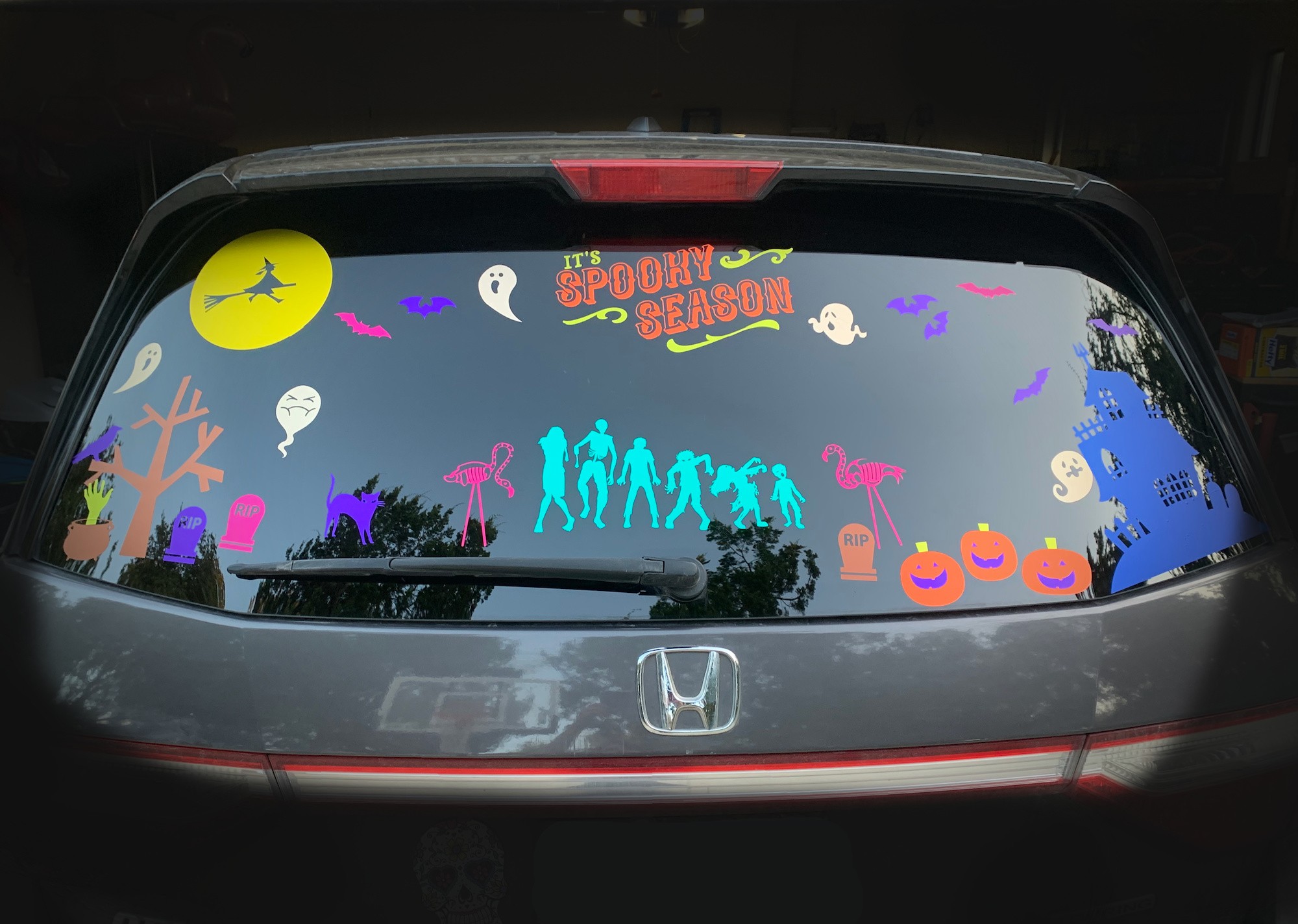 diy Halloween vinyl on car