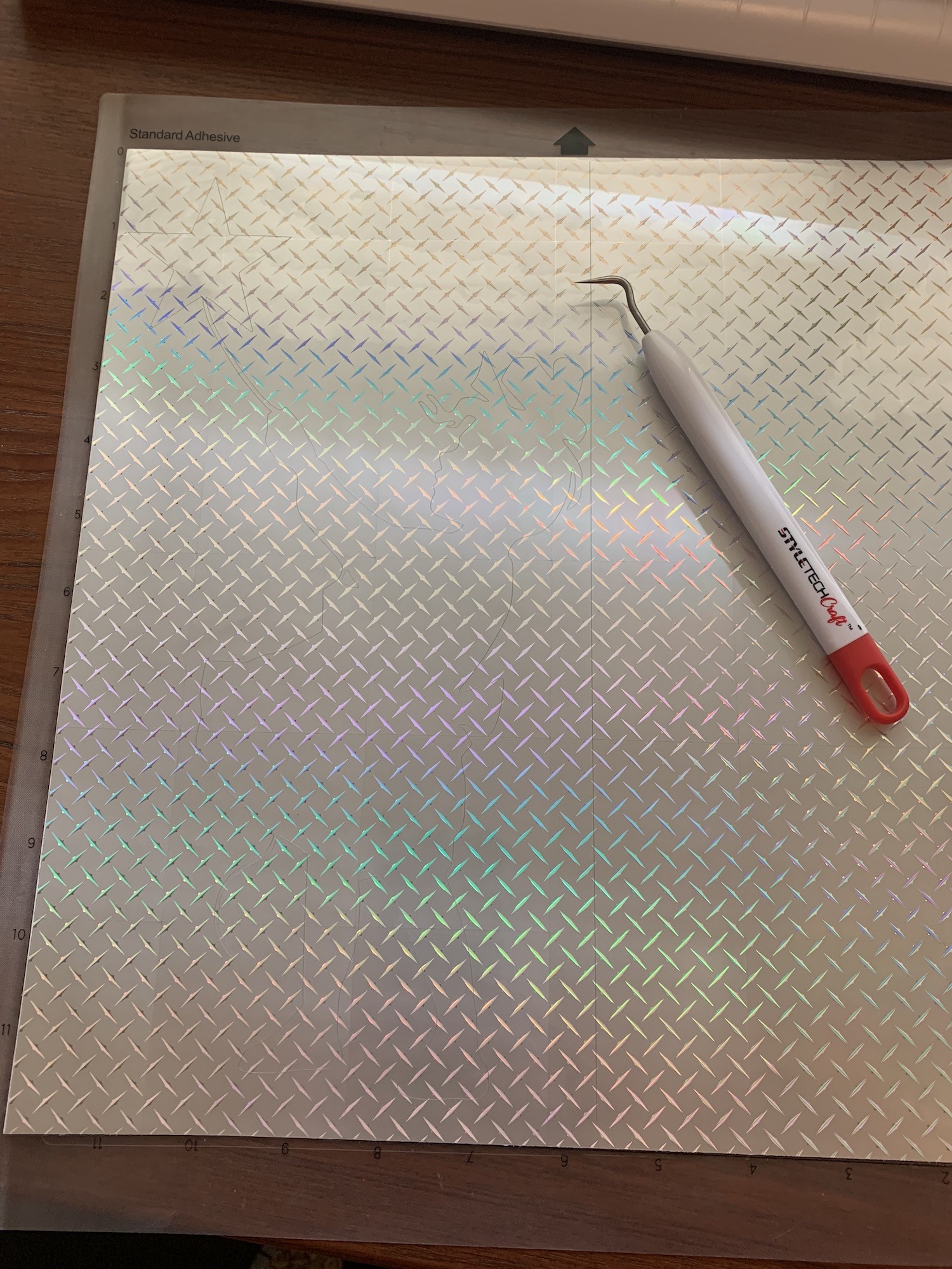 cut silhouette from vinyl