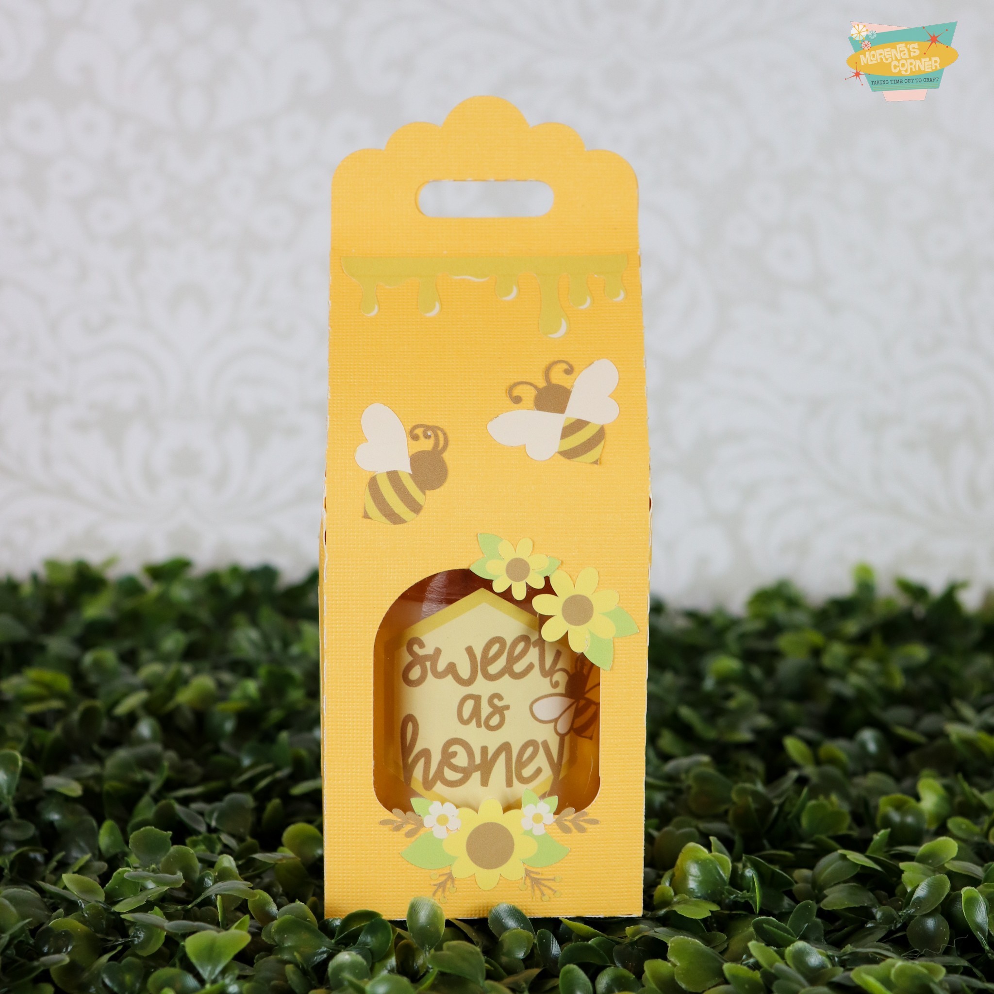 make a honey bee favor box papercraft