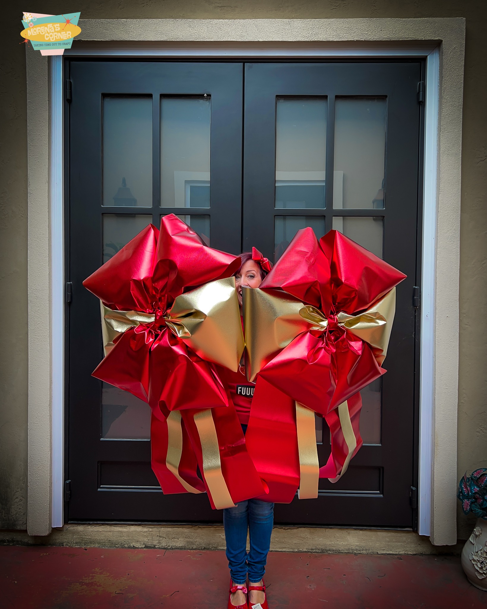How to Make a Giant Christmas Bow with Metallic Oly-Fun Fabric