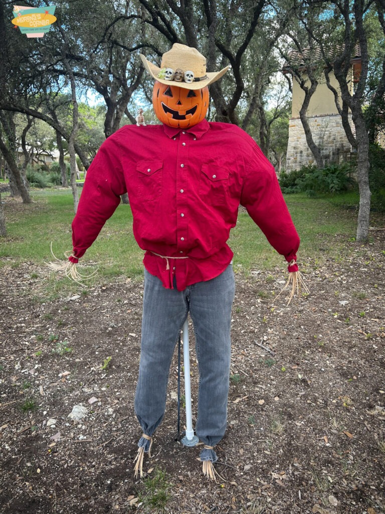 DIY scarecrow for fall or halloween